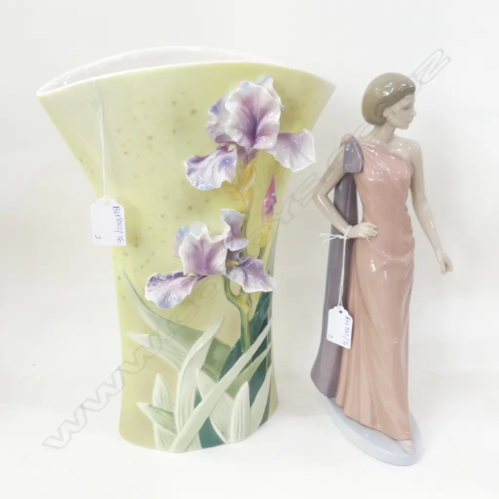 NAO FIGURINE ELEGANT LADY (finger broken) + IRIS VASE H.320mm Image 1++