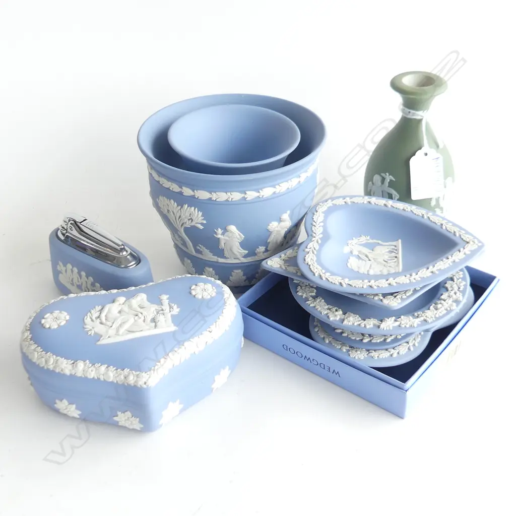 10 PCES WEDGWOOD JASPERWARE (9 BLUE 1 GREEN) Image 1++