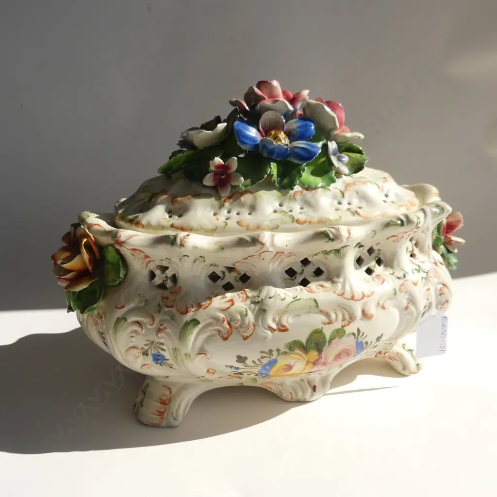 LG ORNATE ITALIAN LIDDED SERVING DISH WITH APPLIED PORCELAIN FLOWERS 310 X 180MM Image 1++