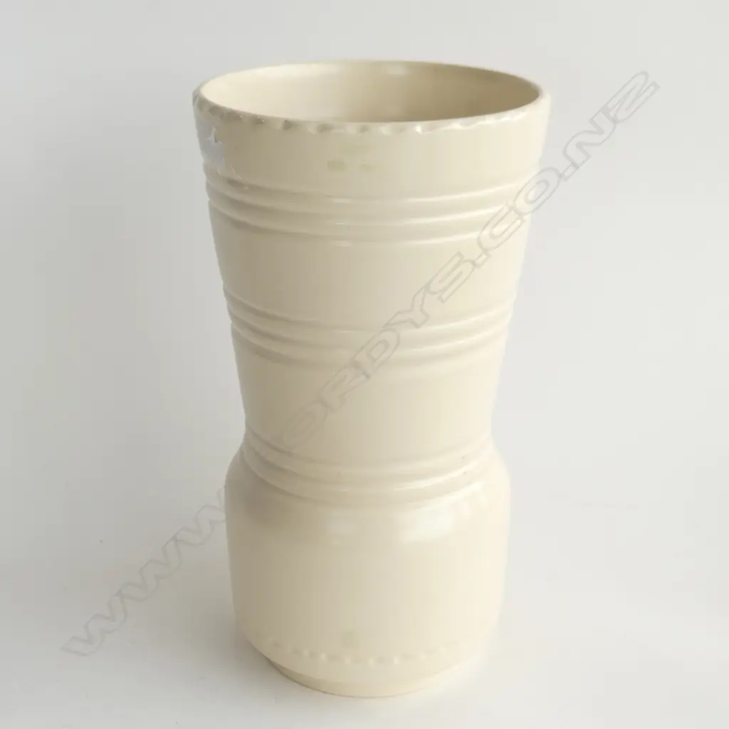LGE WHITE SUSIE COOPER VASE H.260mm Image 1++