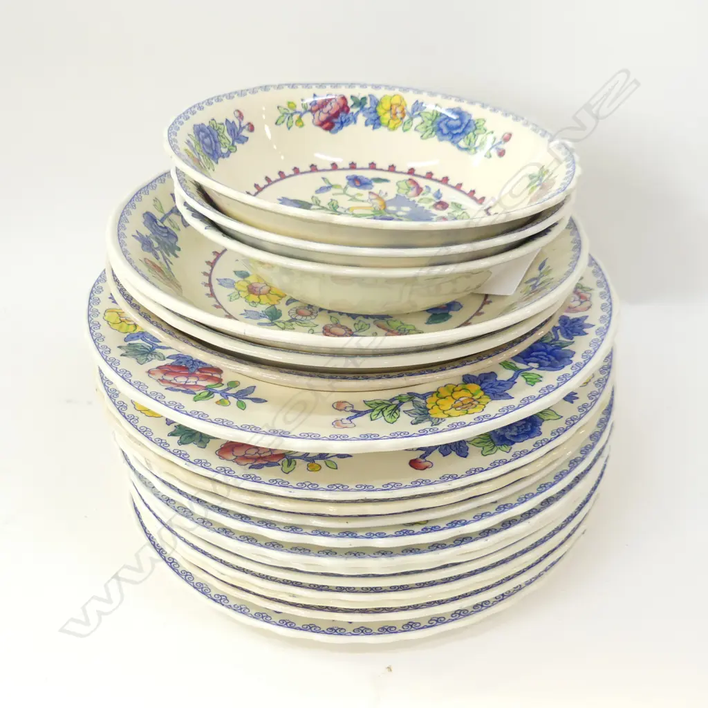 18 PCES MASONS 'REGENCY'; 11 LUNCHEON PLATES / 7 ASST. BOWLS... Image 1++