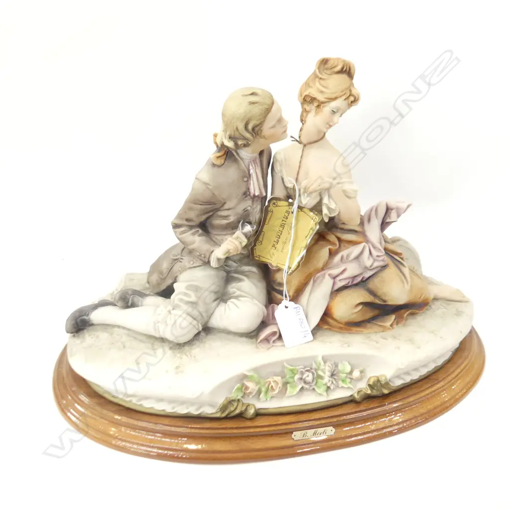 LGE CAPODIMONTE COURTING COUPLE 'B. MERLI' W.390mm Image 1++