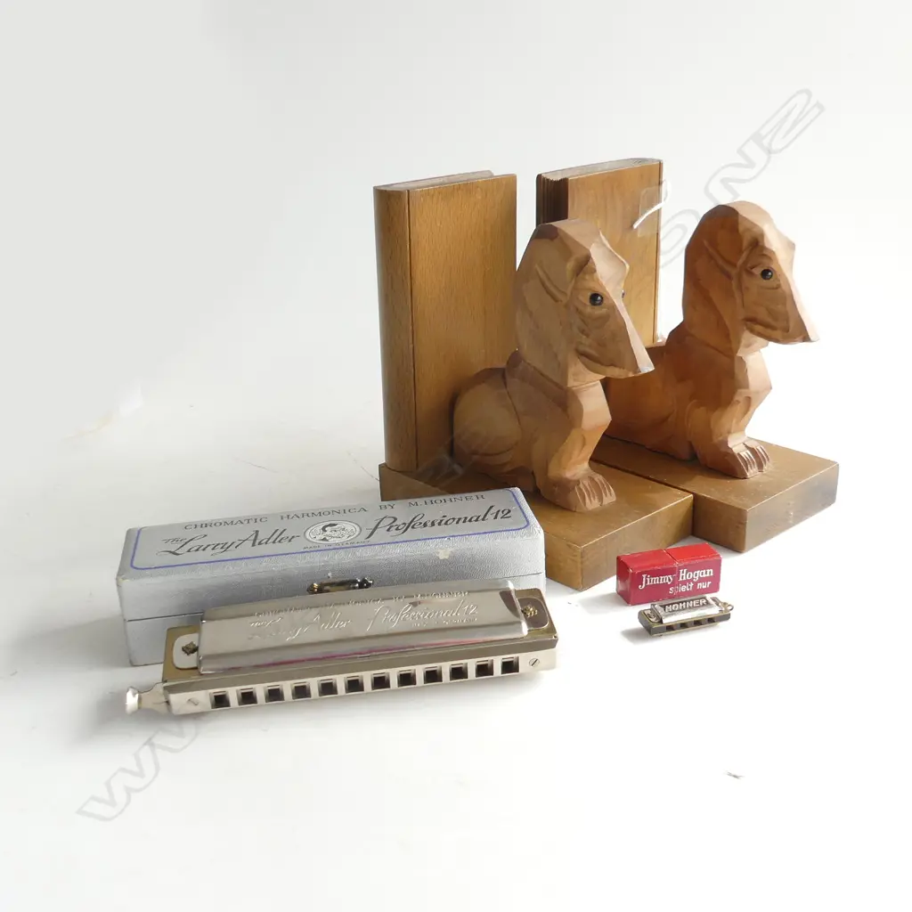 PR VINTAGE CARVED WOODEN DOG BOOK ENDS H.160mm +  TWO HARMONICA, CASED Image 1++