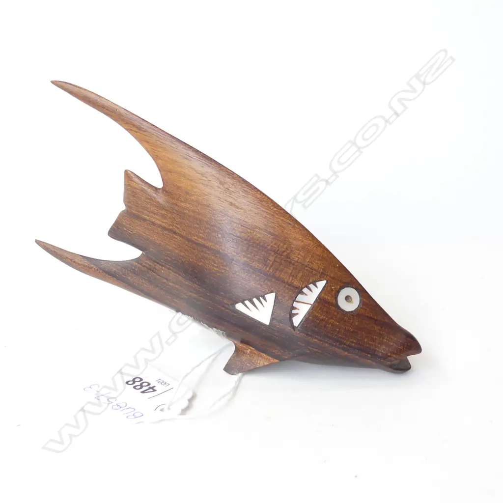SOLOMON ISLAND TRADITIONAL CARVED WOODEN FISH INLAID WITH MOP L. 145MM Image 1++