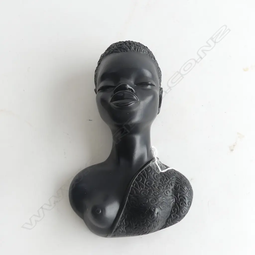 VINTAGE PLASTER WALL BUST AFRICAN WOMAN Image 1++