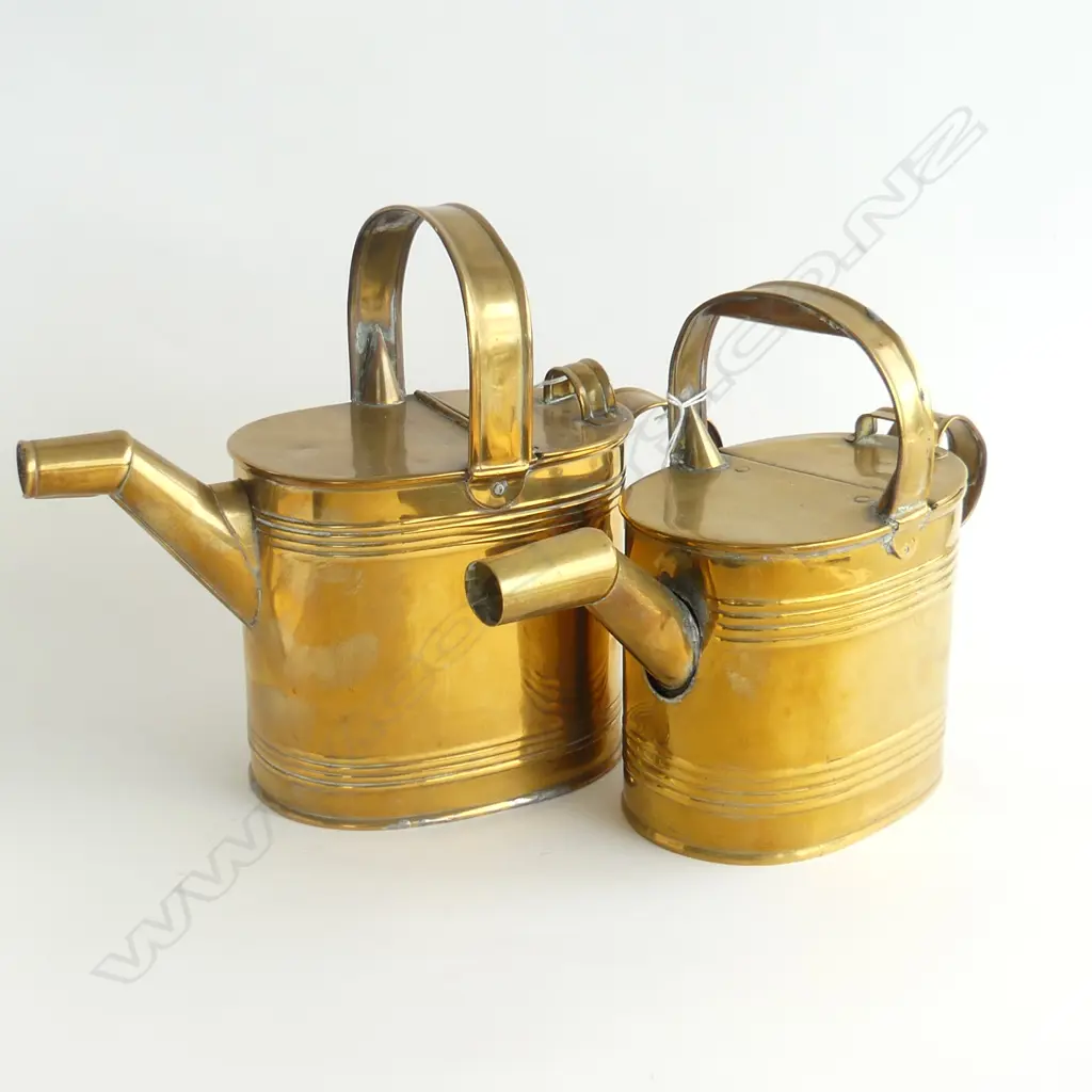 2 'HEATMASTER' DECO TEAPOTS + HAMMERED SILVER PLATE VASE H.210mm Image 1++