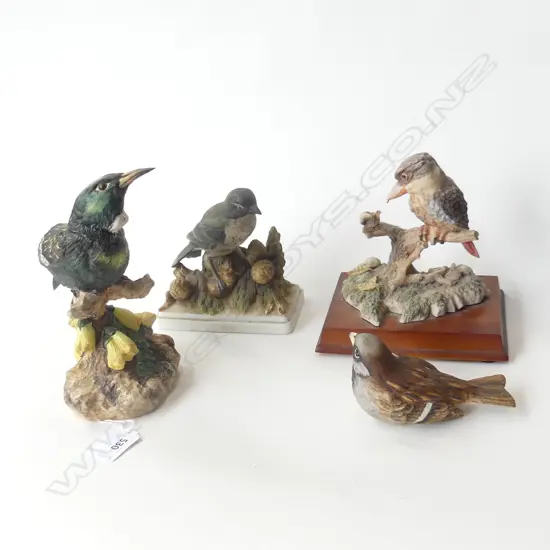 4 BIRD FIGURINES INCL HEREFORD CHINA TUI (H 170MM)
