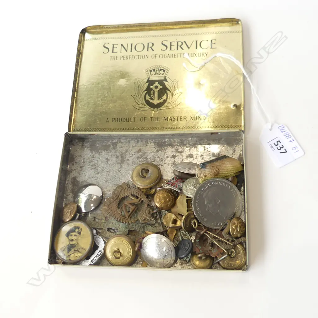 OLD CIGARETTE TIN OF VINTAGE COINS, MEDALS, BUTTONS ETC.. Image 1++