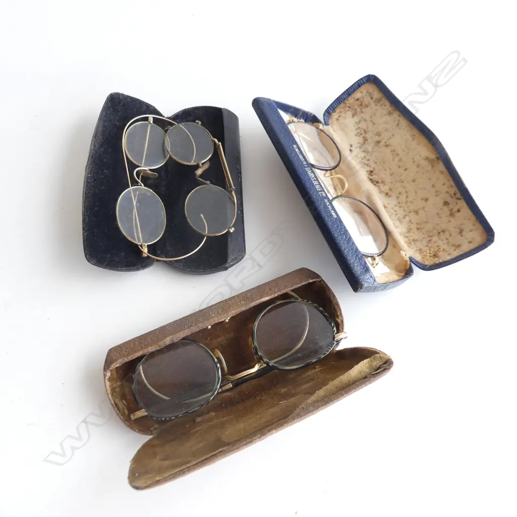 4 PRS VINTAGE EYE GLASSES / SPECTACLES Image 1++