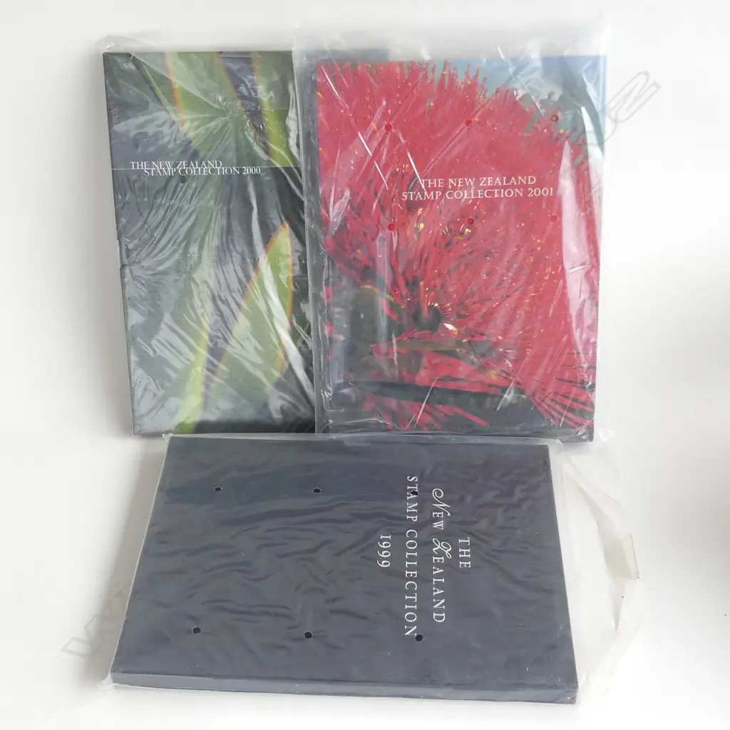 3 'THE NZ STAMP COLLECTION' BOXED SETS 1999.2000.2001 Image 1++