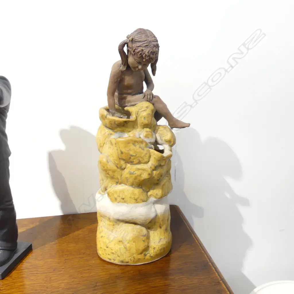 STUDIO POTTERY FOUNTAIN w. GIRL H.410mm Image 1++