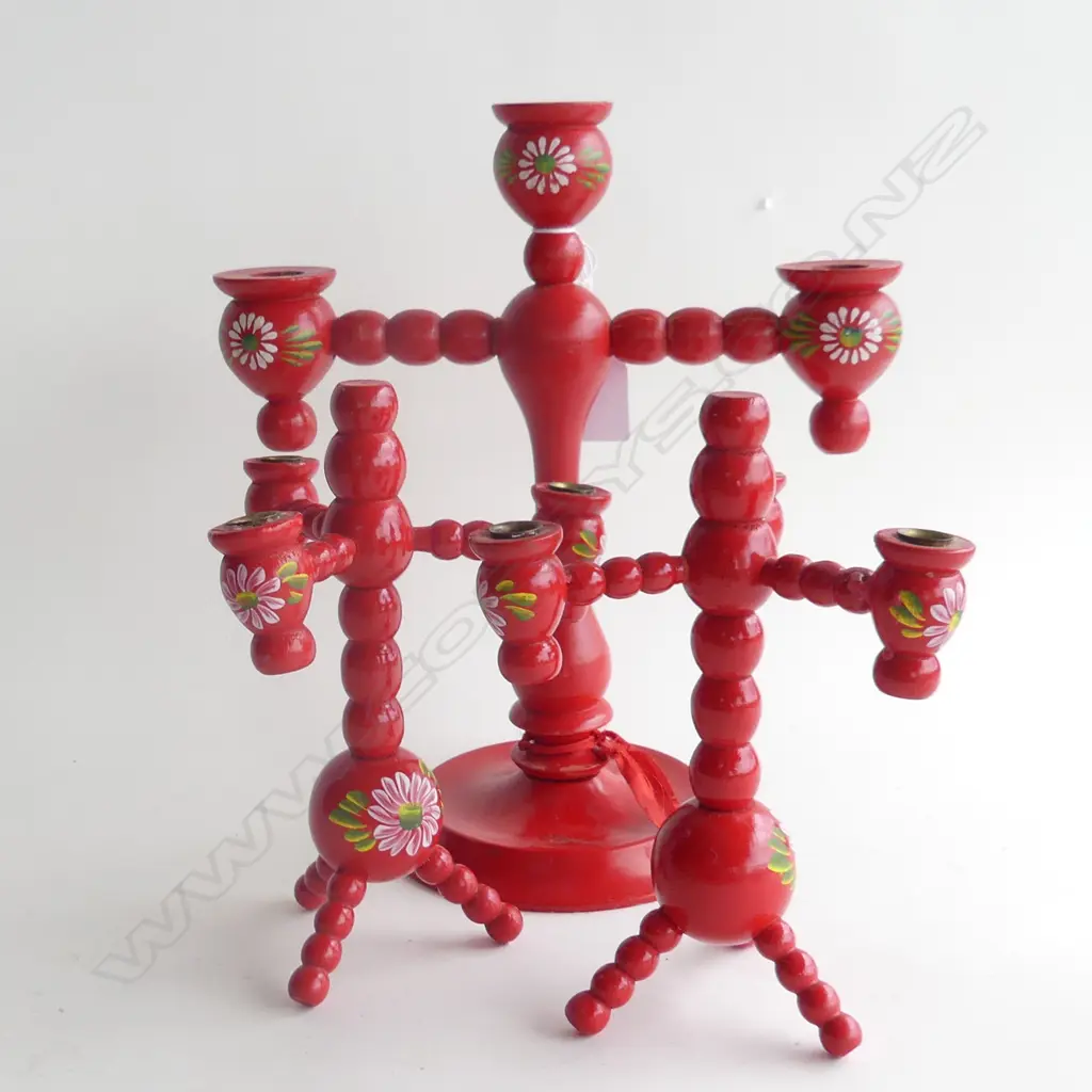 WHITE PAINTED TABLE LAMP + 3 RED PAINTED SWEDISH CANDLESTICKS Image 1++