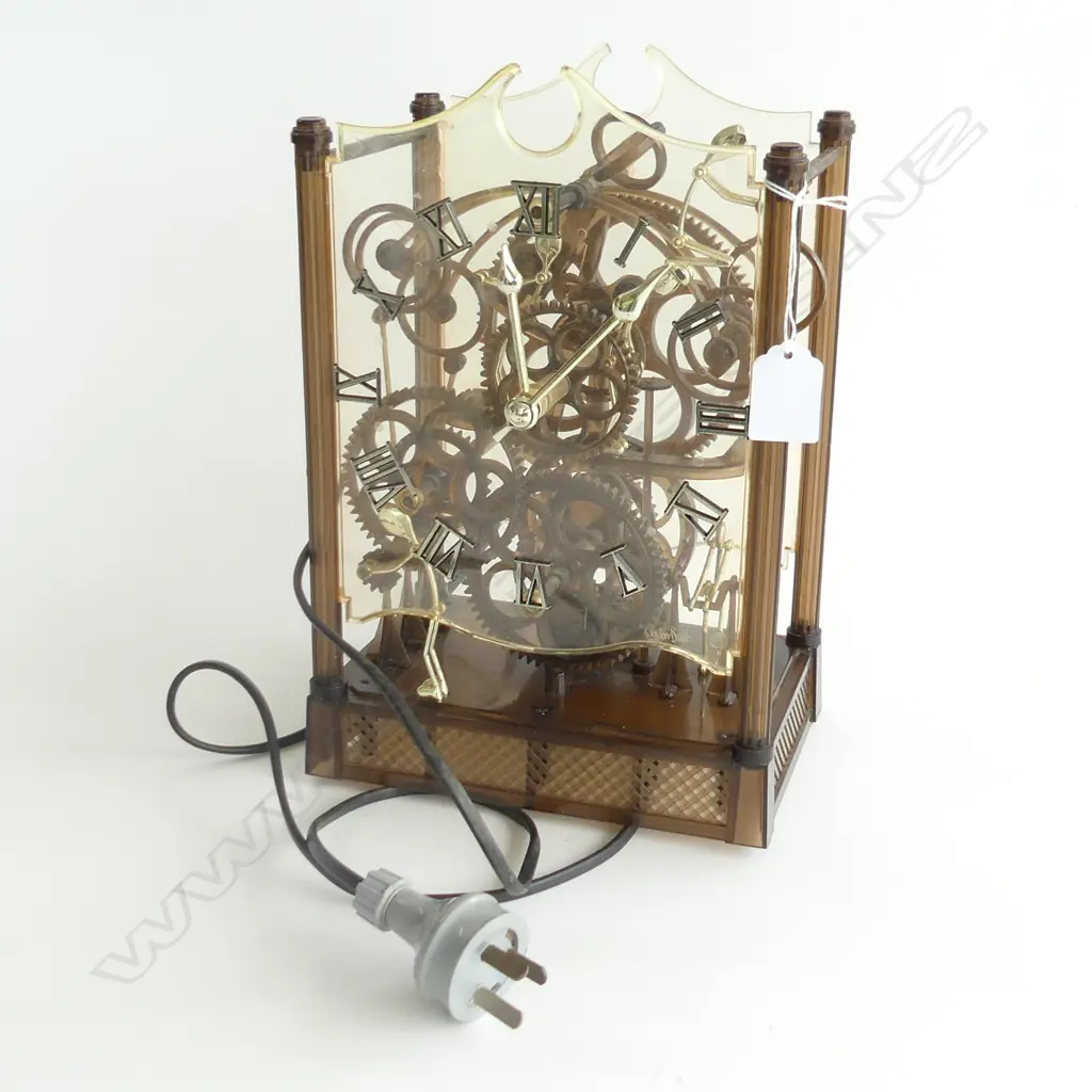 GORDON BRATT 5 MAN CLOCK PLASTIC H.290mm (works) Image 1++