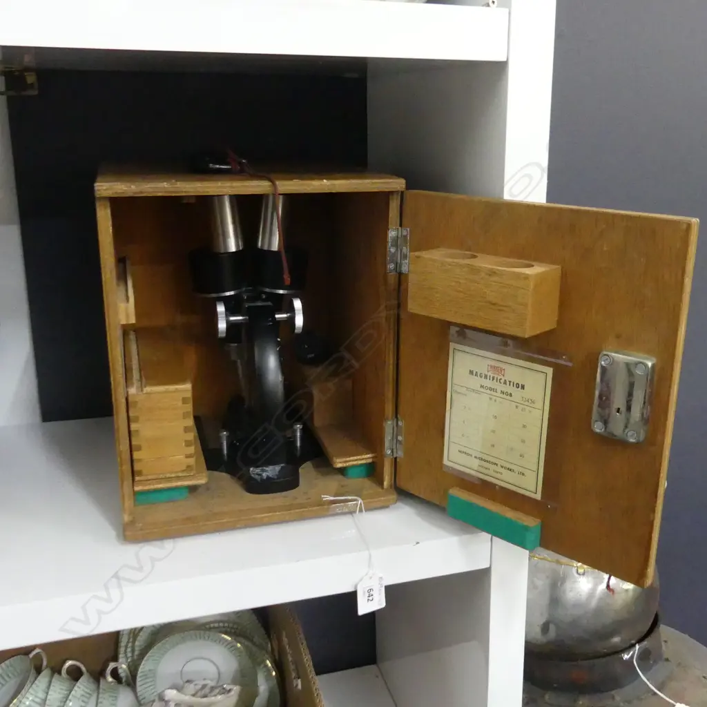 VINTAGE NIPPON MICROSCOPE WORKS TELESCOPE IN  WOODEN BOX WITH KEYS   Image 1++