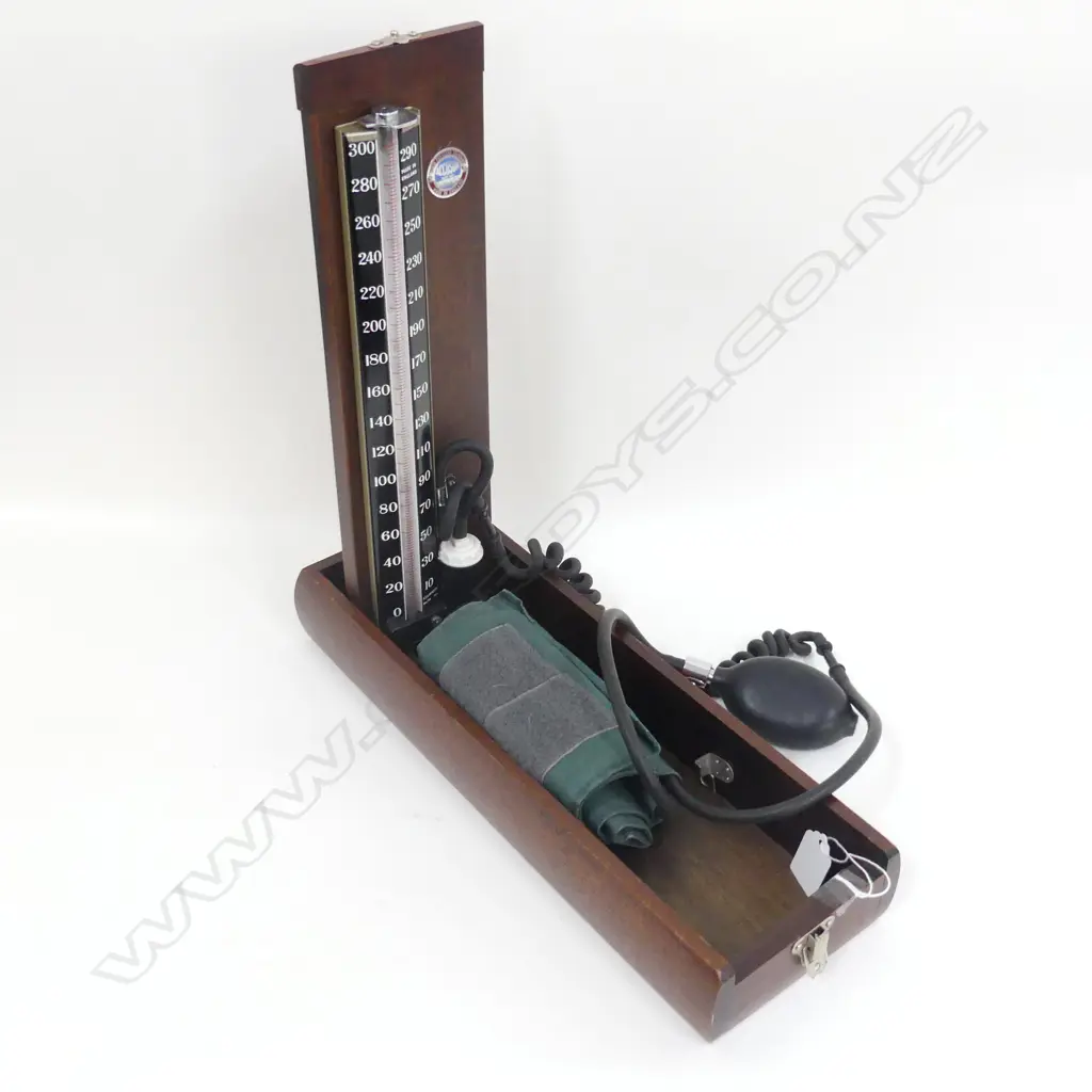 ENGLISH MEDICAL BLOOD PRESSURE UNIT IN WOODEN BOX  Image 1++