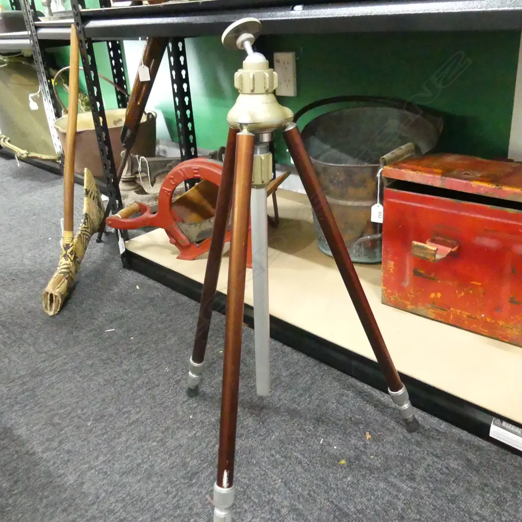 OLD BRASS & WOOD 'HOLLYWOOD PYRAMID' TRIPOD IN CARRY BAG H. 620MM (FOLDED) Image 1++