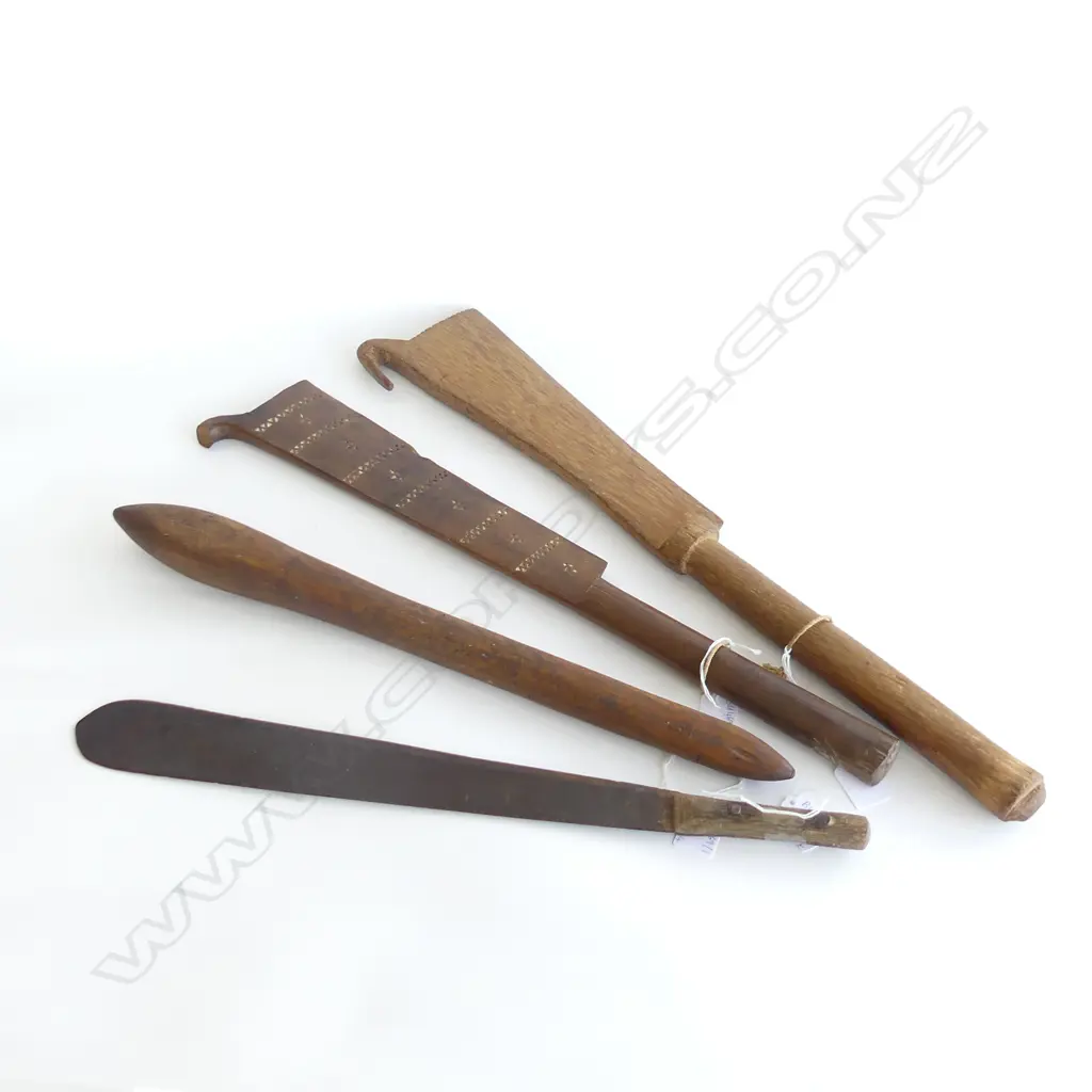 AFRICAN BUSH KNIFE, 2 VINTAGE SAMOAN TOURIST CLUBS (L.610mm), ABORIGINAL NULLA NULLA L.505mm Image 1++