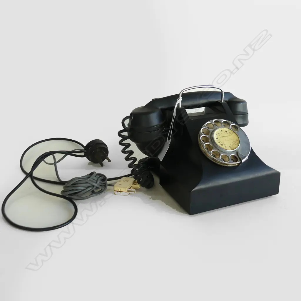 VINTAGE BLACK DIAL PHONE Image 1++