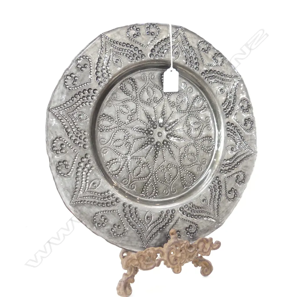 DECORATIVE GLASS PLATE ON CAST IRON STAND Image 1++