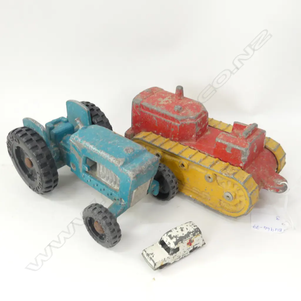 3 FUNHO: BULLDOZER (L 190MM), TRACTOR (L 170MM) + SM AMBULANCE (L60MM) Image 1++
