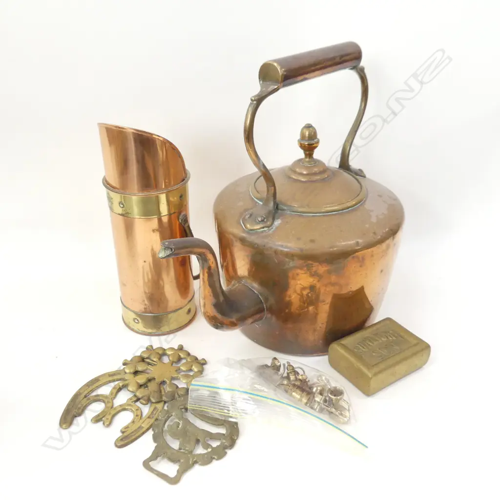BOX OLD BRASS; KETTLE, JUG, 'SUNLIGHT SOAP' BAR, DECORATIVE BRASS HORSESHOE ETC.. Image 1++