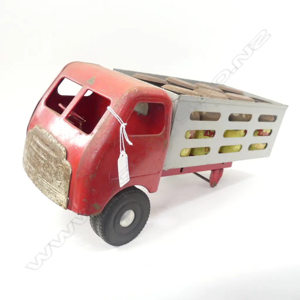 TRIANG TRUCK WITH 8 MILK CANS (LID MISSING ON ONE & ONE WHEEL MISSING) L 400MM Image 1++