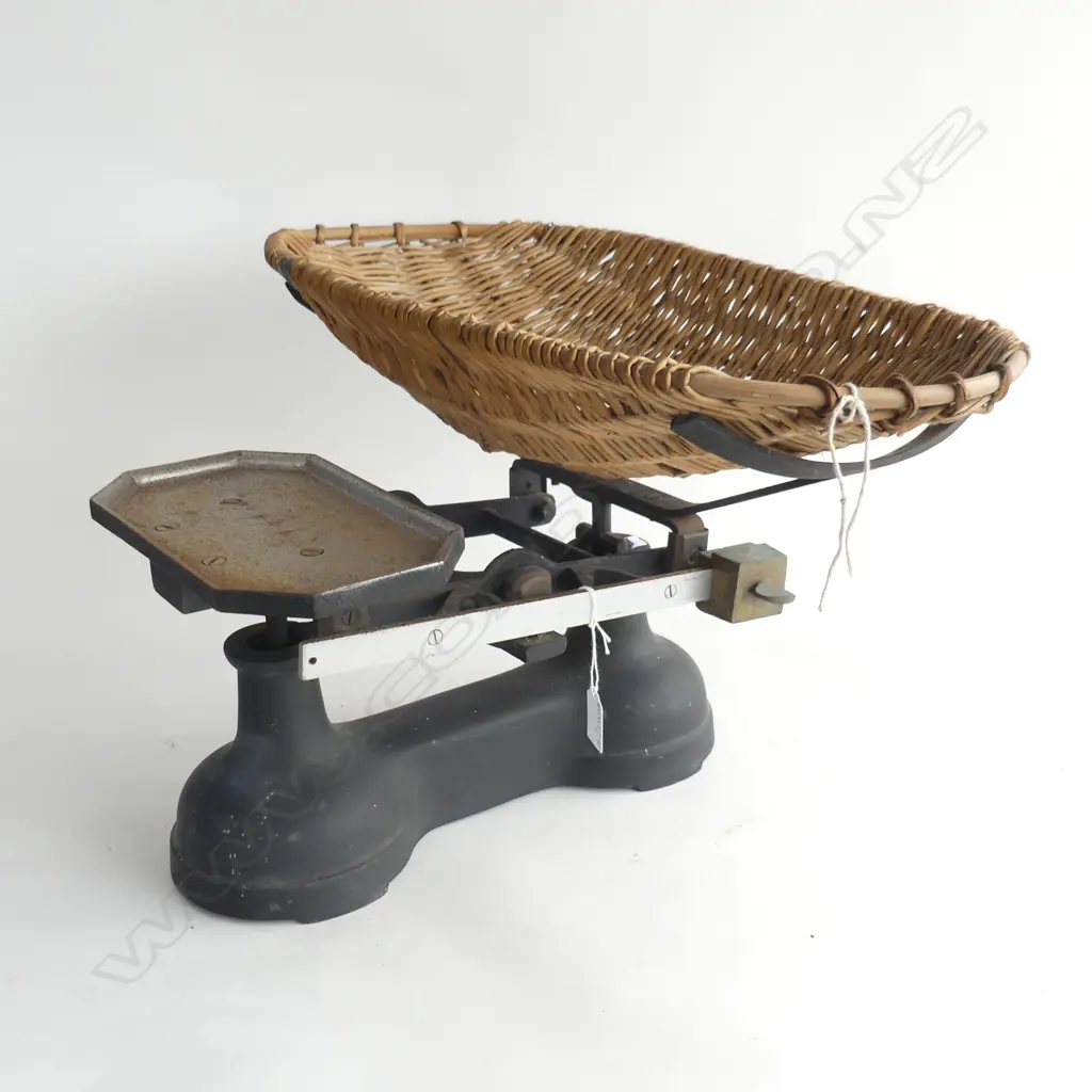 VINTAGE SCALES w. CANE BASKET (L.560mm) Image 1++