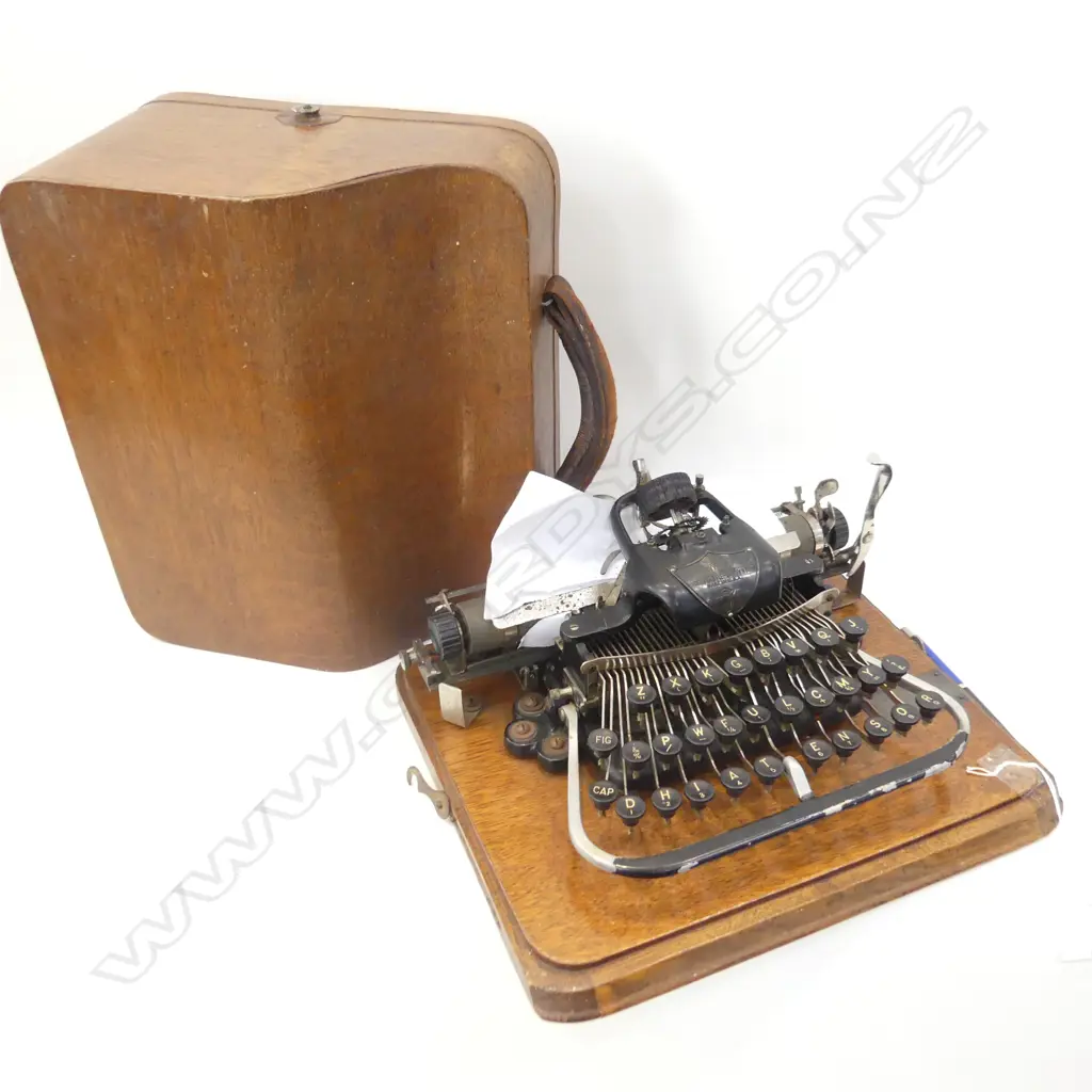 VINTAGE BLICKENSDERFER ;TYPEWRITER IN OAK CASE Image 1++