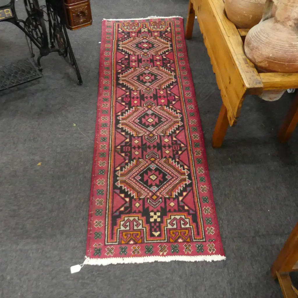 SMALL PERSIAN RUNNER 1880 X 540 MM Image 1++