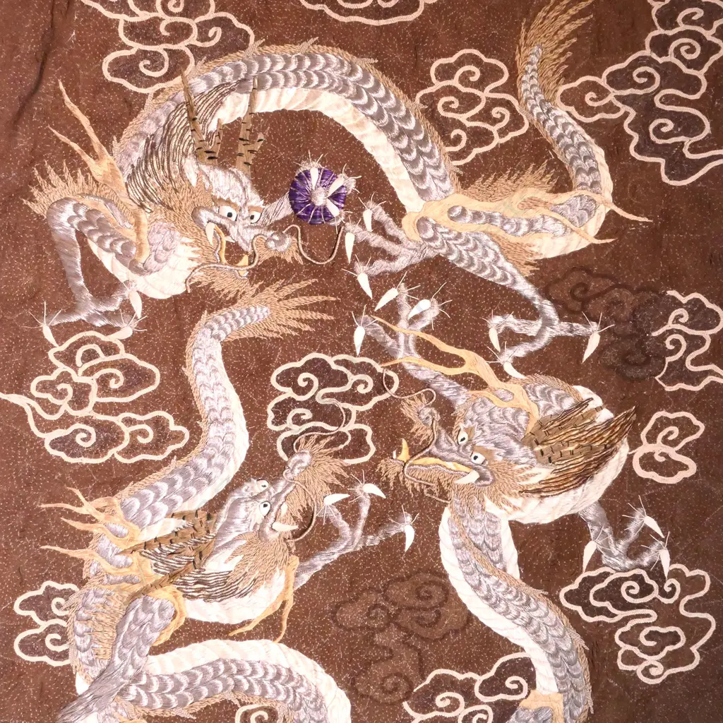 LARGE EMBROIDERED PANEL w. SILVER THREAD DRAGONS ON BROWN GROUND 1680x1090mm Image 1++