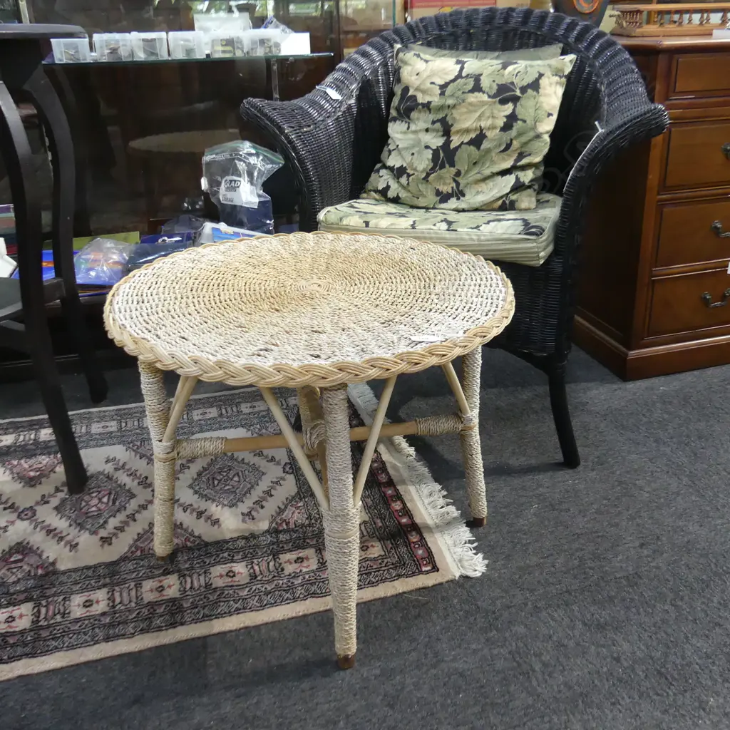CANE CHAIR, SEAGRASS TABLE AND CUSHIONS Image 1++