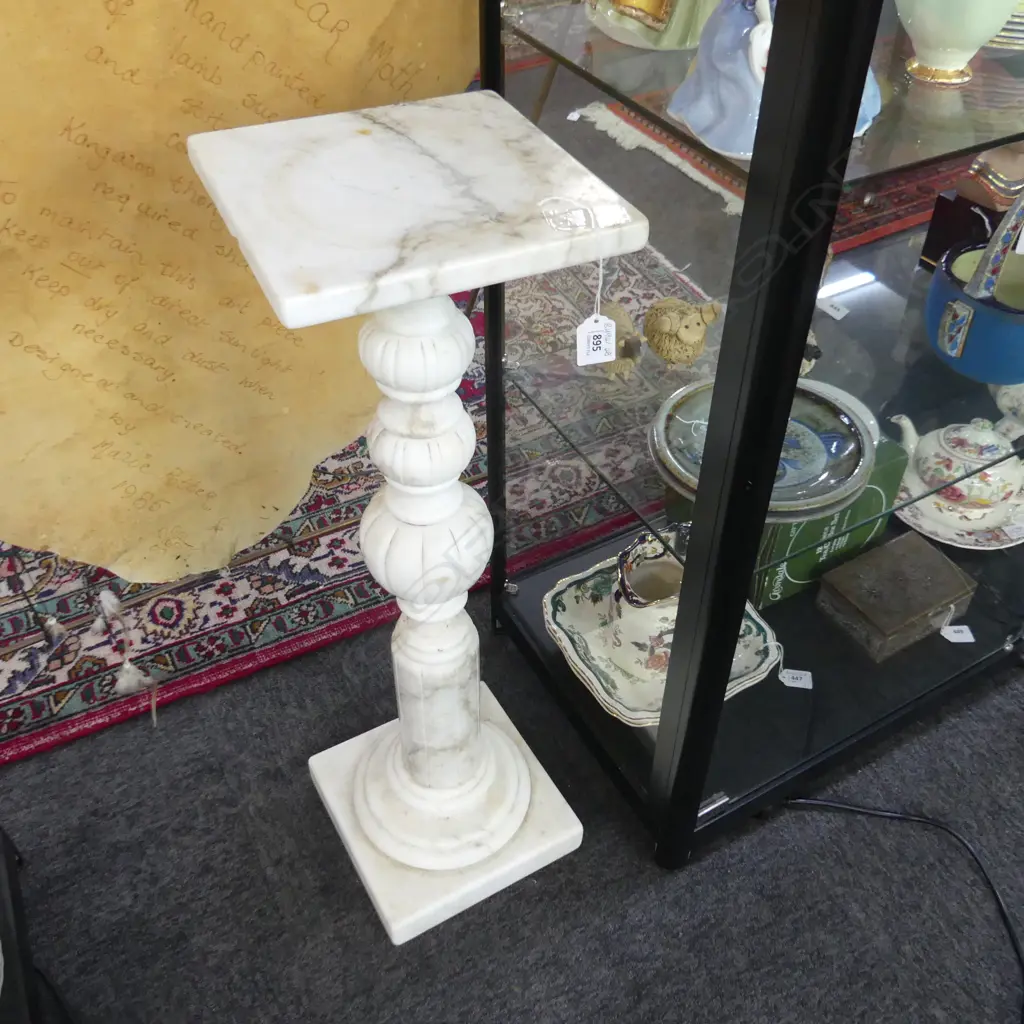 MARBLE COLUMN STAND H.745mm (chip) Image 1++