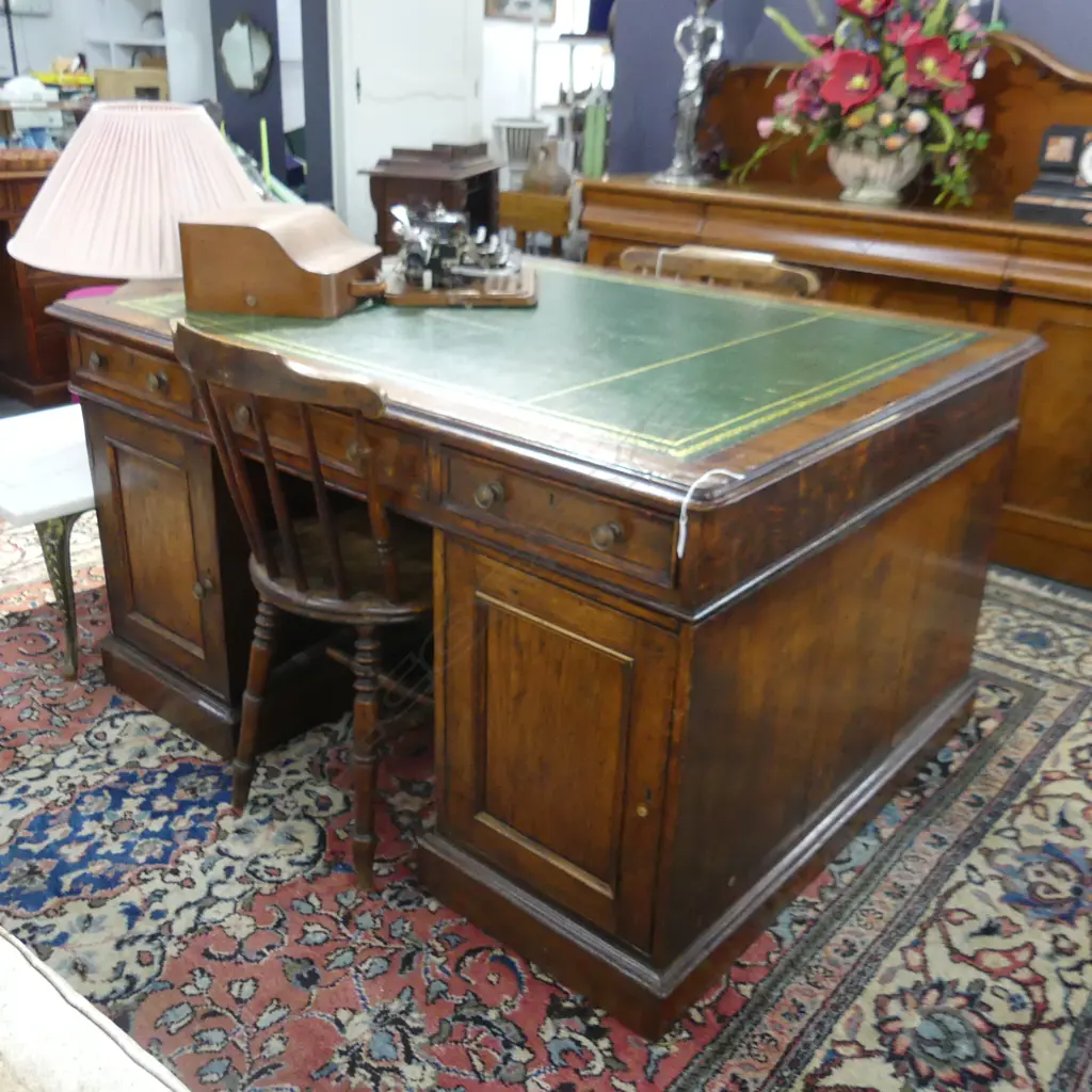 VICTORIAN OAK TOOLED LEATHER TOPPED DESK Image 1++