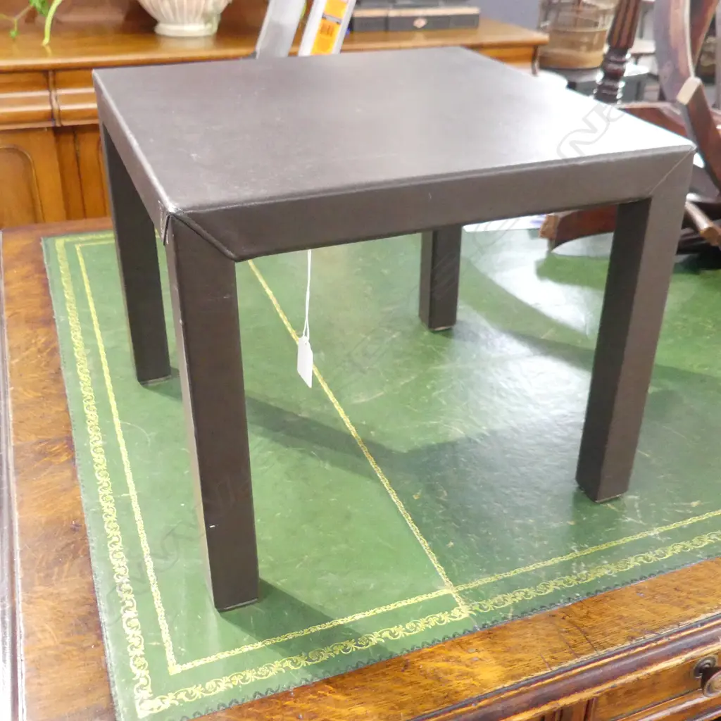 MINOTTI SMALL LEATHER TABLE Image 1++