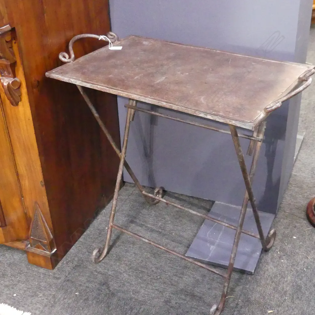 FOLDING WROUGHT IRON TABLE AND TABLE MATS Image 1++