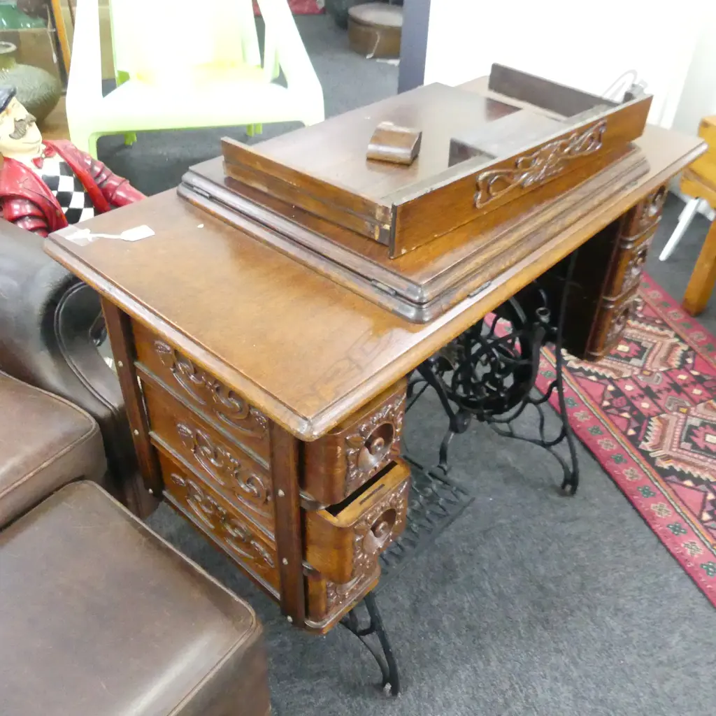 VINTAGE SINGER SEWING MACHINE & TABLE DRAWER A/F Image 1++