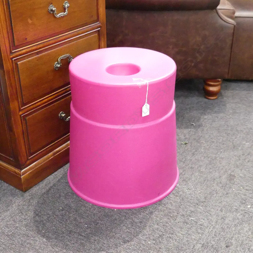 PINK PLASTIC STOOL H.405mm Image 1++