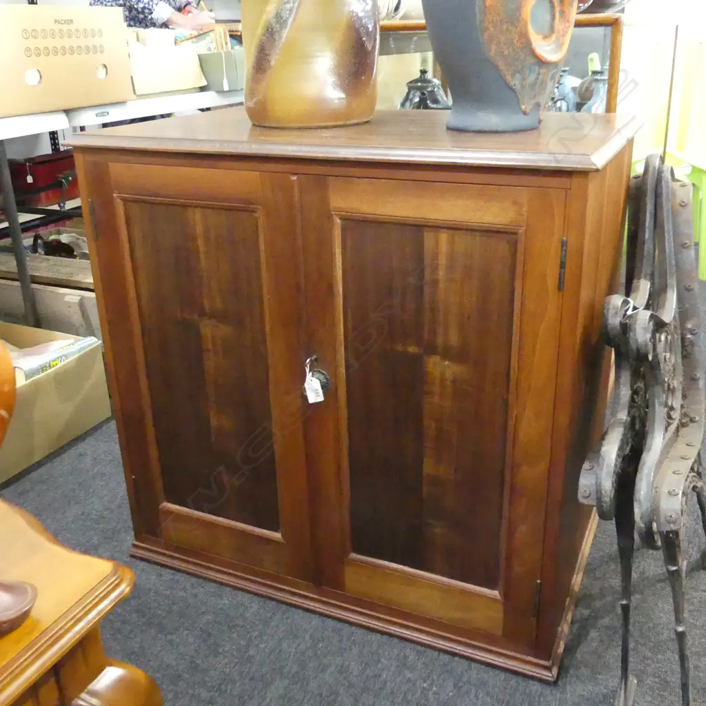 VINTAGE WOODEN 2 DOOR LOCKABLE CABINET w. 3 INTERNAL SHELVES 790x470x765mm + KEY Image 1++