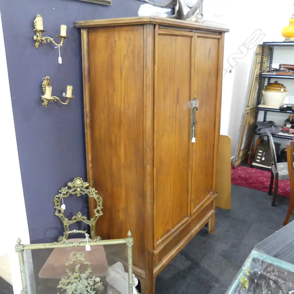 LGE ORIENTAL 2 DOOR CABINET 1090x590x1870mm Image 1++