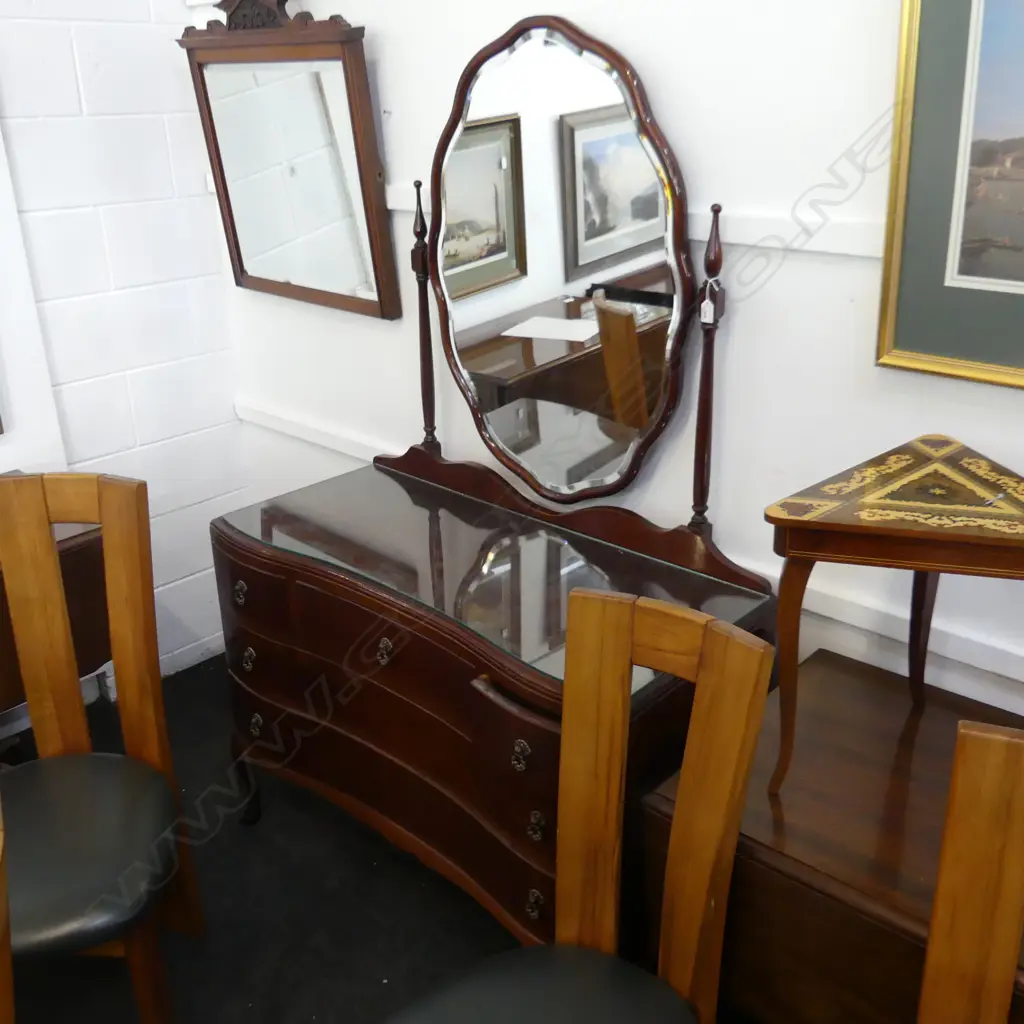 QUEEN ANNE STYLE MIRRORED DRESSER 1060x460mm Image 1++