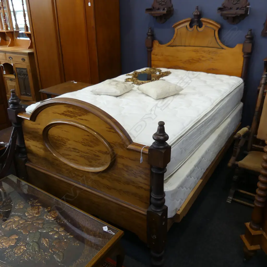 COLONIAL MOTTLED KAURI BED W.1370mm Image 1++