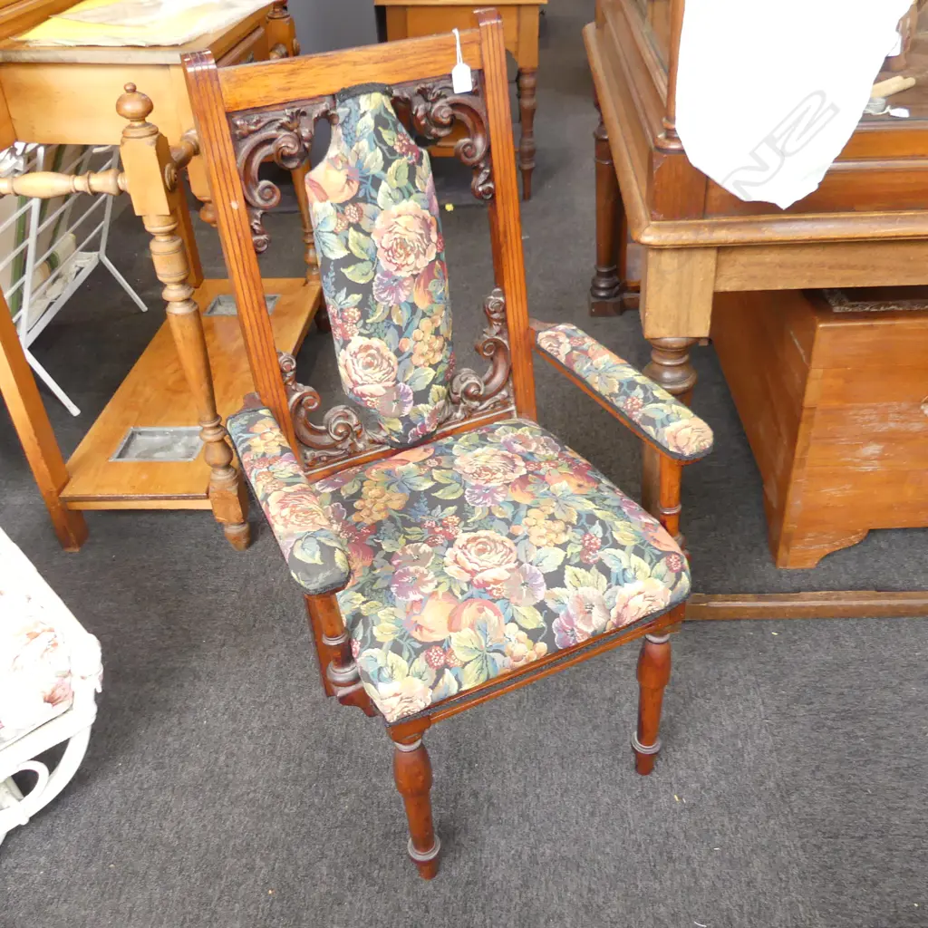 UPHOLSTERED OPEN ELBOW CARVER  CHAIR Image 1++