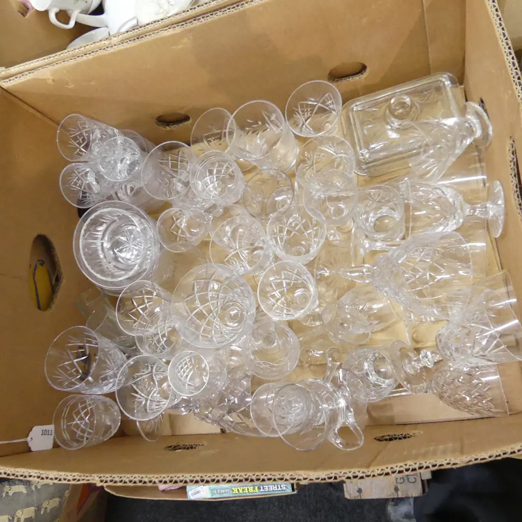 BIG BOX LOT ASST CRYSTAL GLASSES & GLASS DISHES ETC.. Image 1++