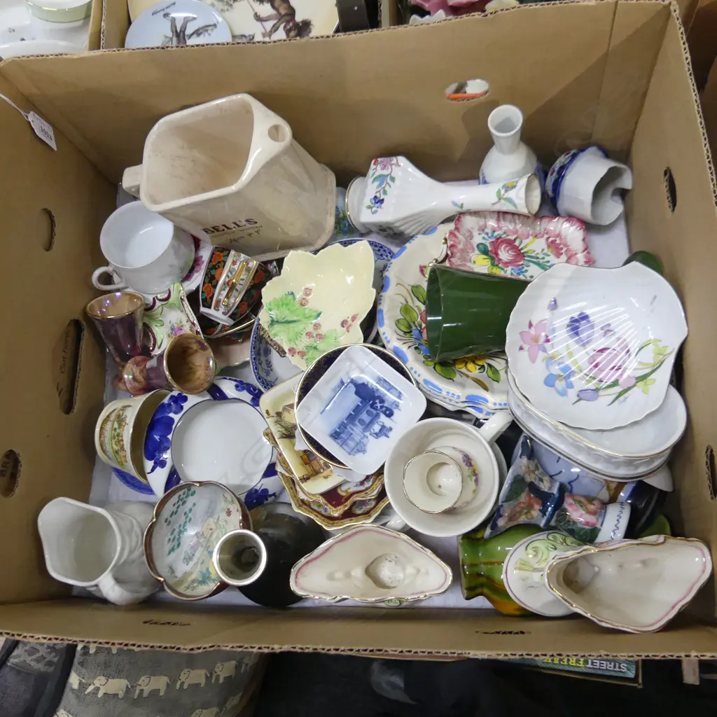 BOX ASST CHINA; PIN DISHES, VASES, JUGS, ETC.. Image 1++