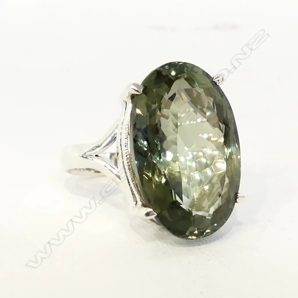 LG GREEN OVAL AMETHYST & 925 SILVER RING Image 1++