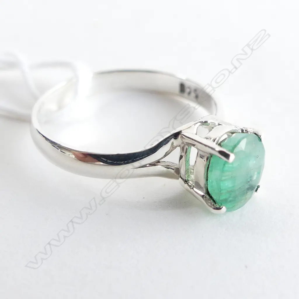 EMERALD & 925 SILVER RING  SIZE P Image 1++