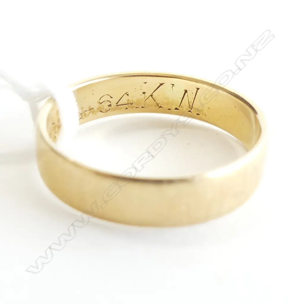 18CT GOLD WEDDER 4gm  SIZE Q Image 1++