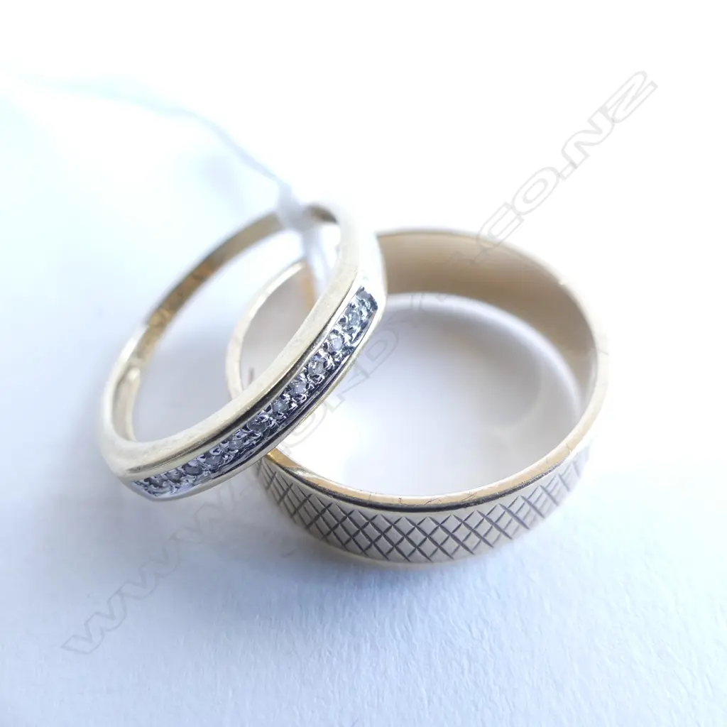 9CT GOLD WEDDER  3.43gm 9ct GOLD AND DIAMOND BAND  1.63gm Image 1++