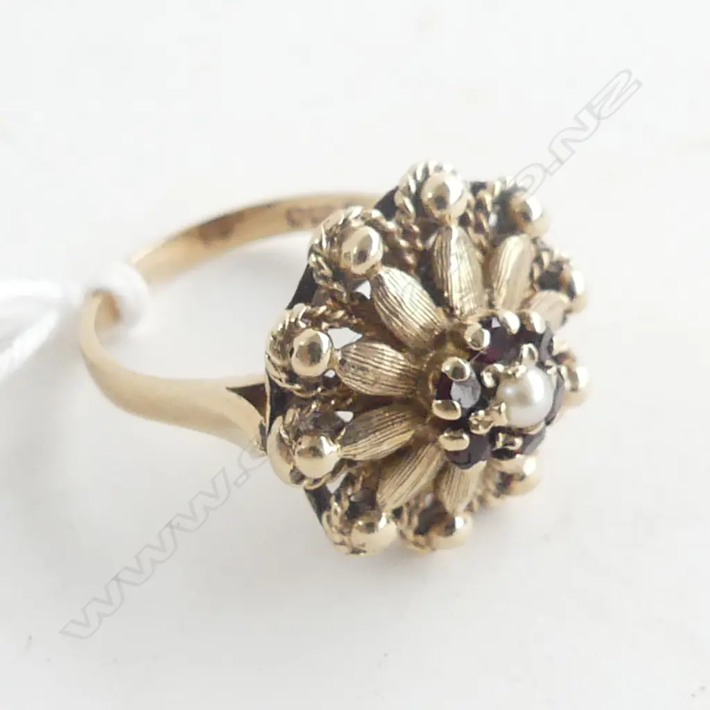 9CT PEARL & GARNET CLUSTER RING 5.45 GRAMS Image 1++