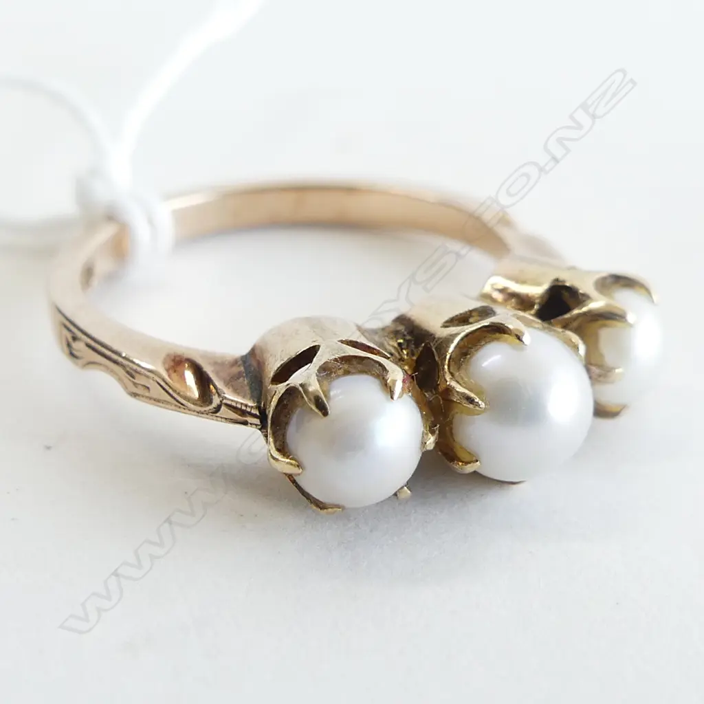 9CT GOLD AND PEARL RING 3.70gm  SIZE Q Image 1++